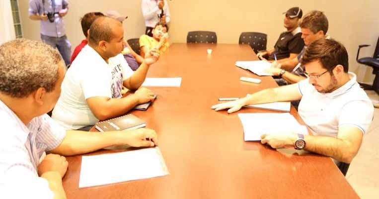 Lins recebe integrantes do SAVIP Cidade