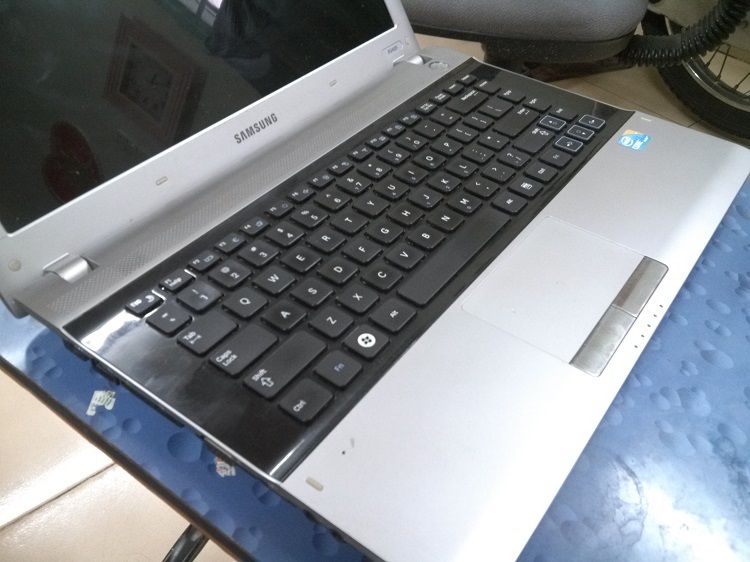 laptop SAMSUNG RV409 core i3 ram 2g hdd 320g new 99% giá 5tr9, BH 3 tháng - 5