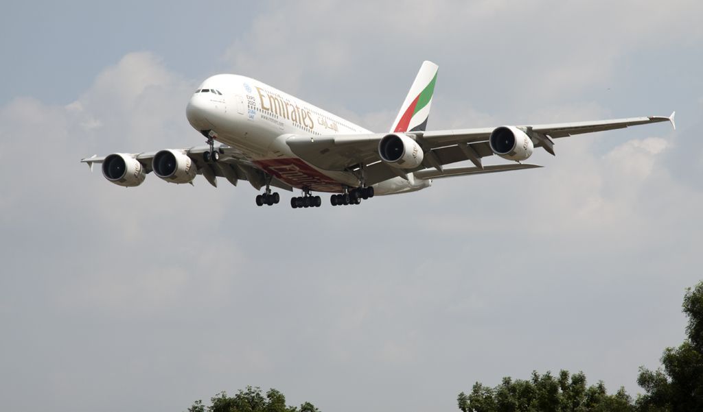 http://i256.photobucket.com/albums/hh186/thresholdkid/Heathrow/Emirates-380_MG_6618.jpg~original
