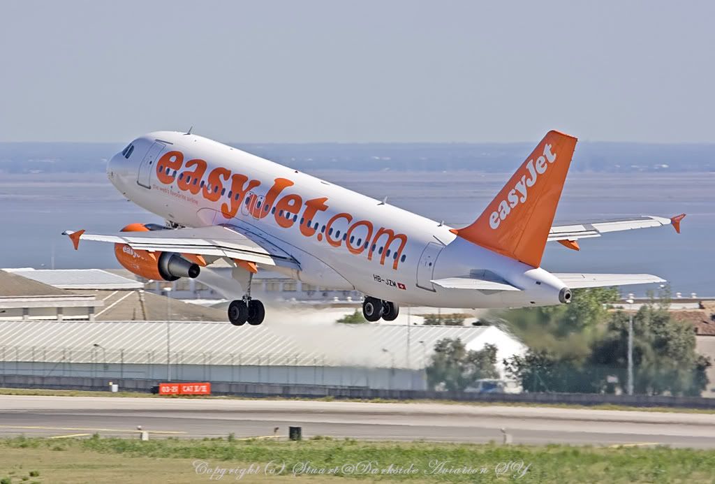 http://i256.photobucket.com/albums/hh186/thresholdkid/Lisbon/Easyjet-IMG_5650-border.jpg