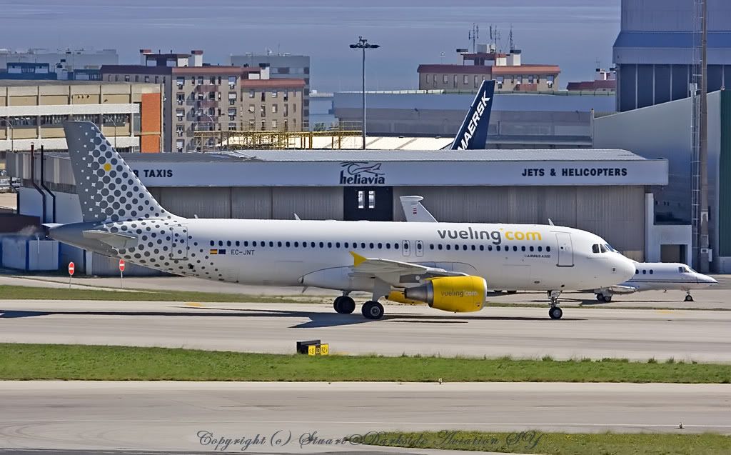 http://i256.photobucket.com/albums/hh186/thresholdkid/Lisbon/Vueling-IMG_5651-border.jpg