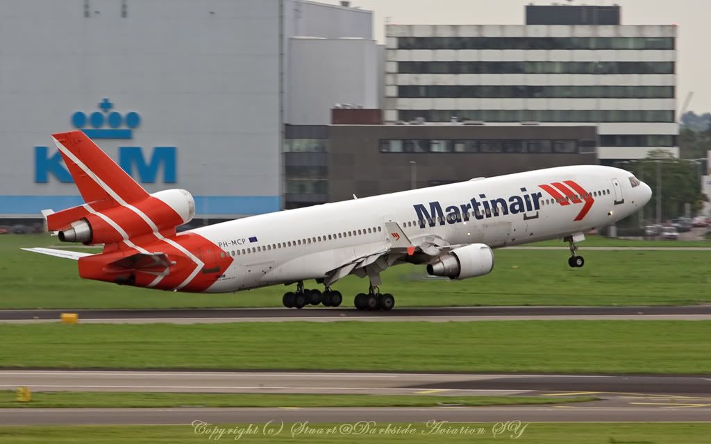 http://i256.photobucket.com/albums/hh186/thresholdkid/Schiphol/Martinair-MD11-border.jpg