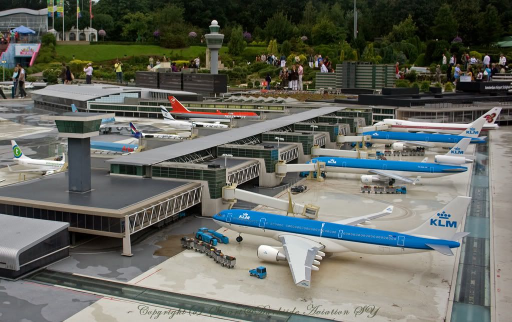 http://i256.photobucket.com/albums/hh186/thresholdkid/Schiphol/Model-Schiphol-border.jpg