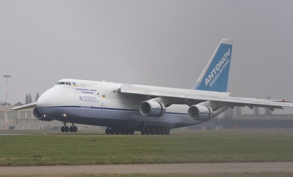 http://i256.photobucket.com/albums/hh186/thresholdkid/finningley/IMG_5909-Antonov.jpg