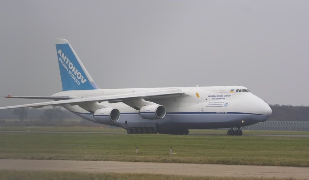 http://i256.photobucket.com/albums/hh186/thresholdkid/finningley/IMG_5912-Antonov.jpg