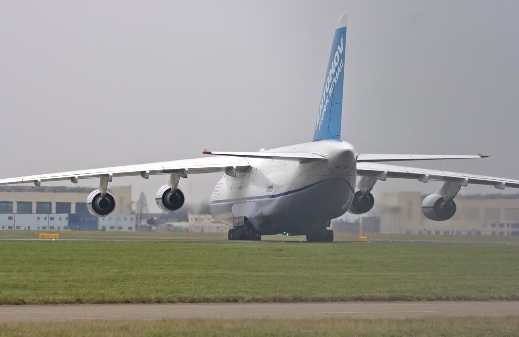 http://i256.photobucket.com/albums/hh186/thresholdkid/finningley/IMG_5915-Antonov.jpg