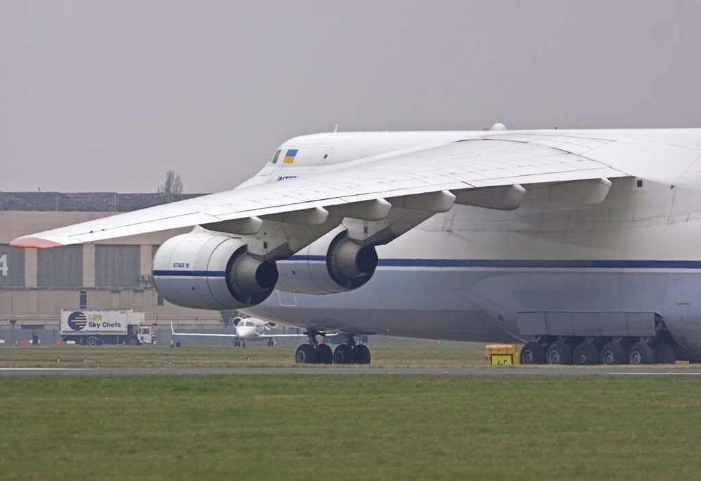 http://i256.photobucket.com/albums/hh186/thresholdkid/finningley/IMG_5916-Antonov.jpg