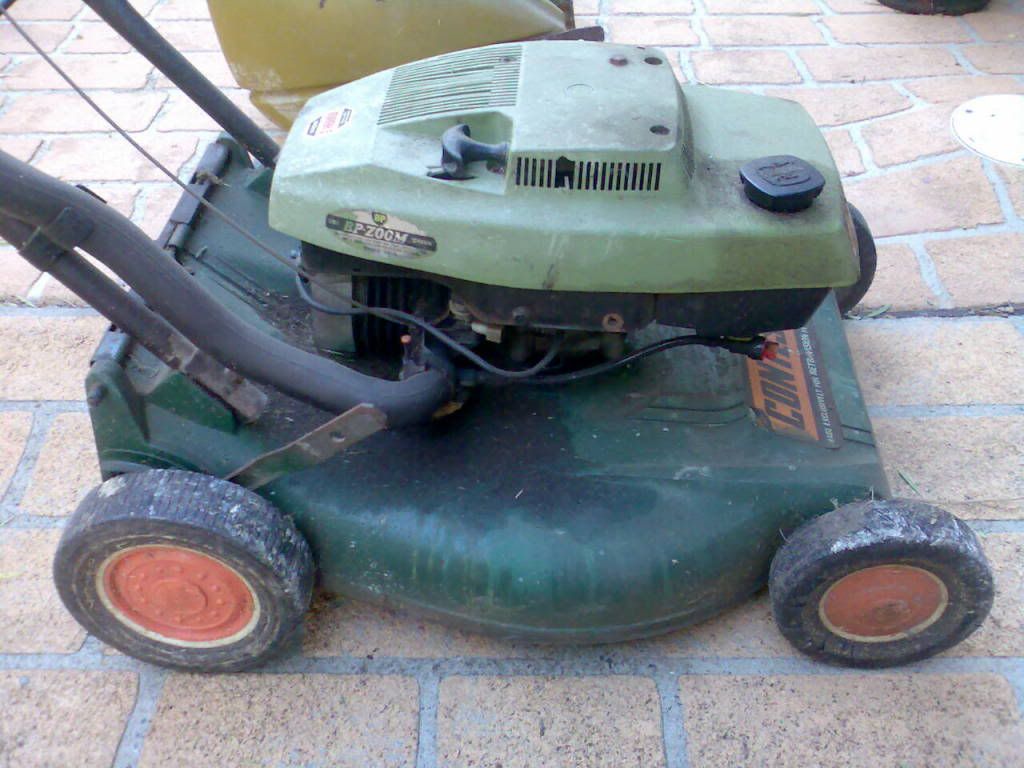 [Linked Image from i256.photobucket.com]