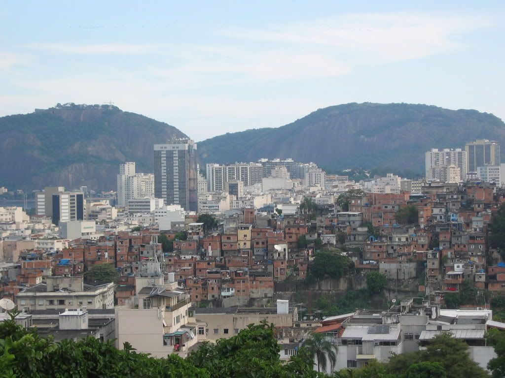 Rio´s rich houses and favelas on the same frame