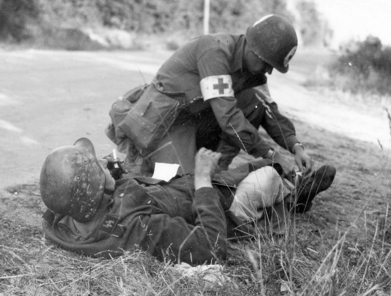german_wounded_treated_by_american2.8v0b